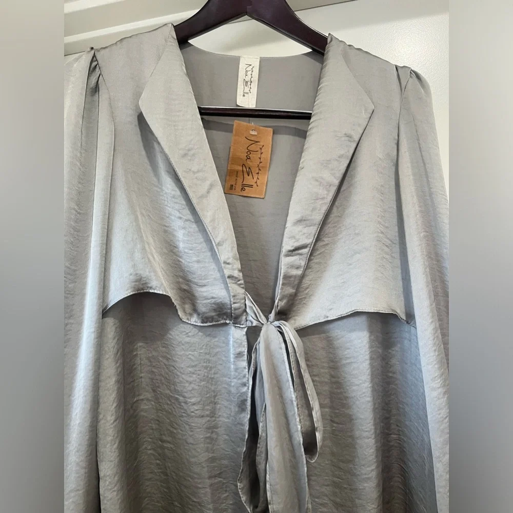 NWT Noa Elle silver tie front blouse - Picture 2 of 7